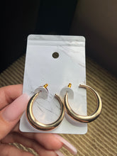 Load image into Gallery viewer, Bali gold hoop earrings